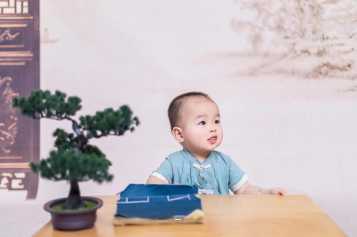 龙海几个月宝宝不吐奶